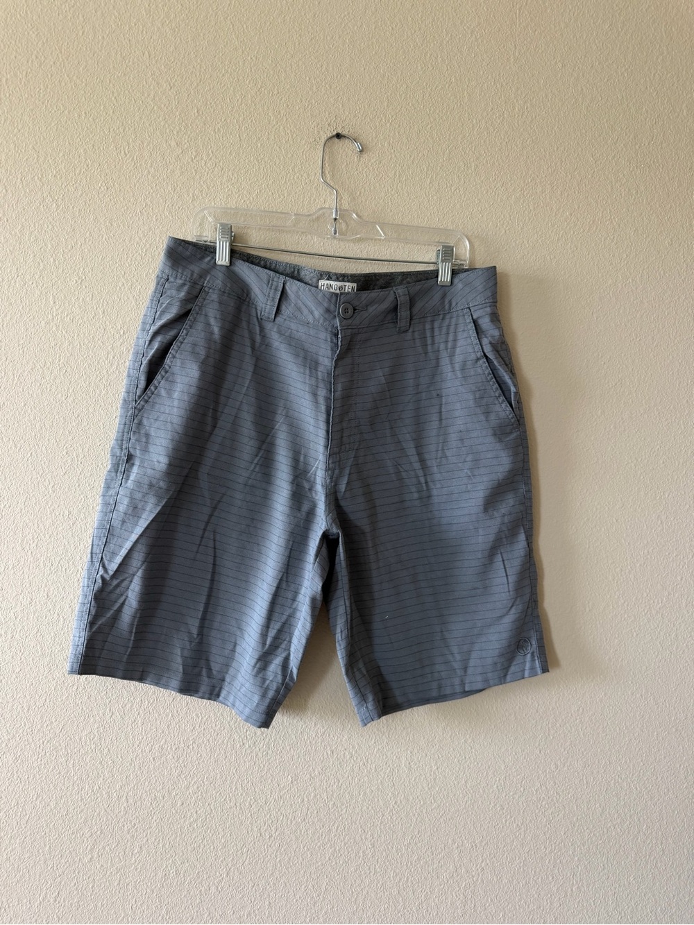 Hang Ten Men's Gray Pinstripe Flat Front Shorts